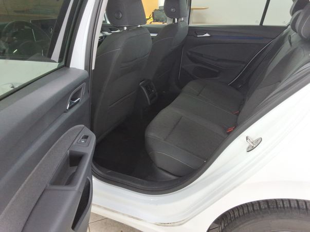 Fahrzeugabbildung Volkswagen Golf VIII TSI Life LED Navi AID ACC PDC SH LM