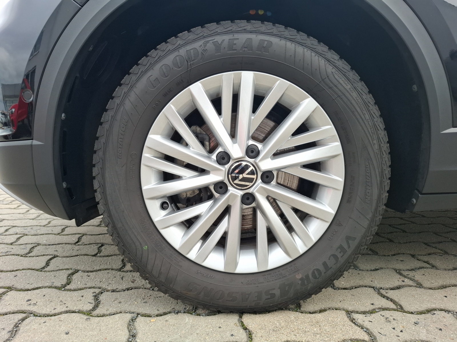 Fahrzeugabbildung Volkswagen T-Roc TSI Life LED Navi AID Park-Assist SH LM