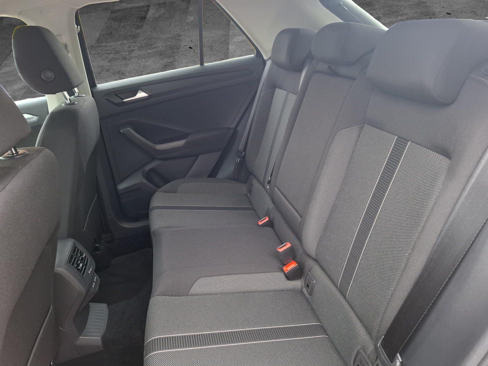 Fahrzeugabbildung Volkswagen T-Roc TSI Life LED Navi AID Park-Assist SH LM