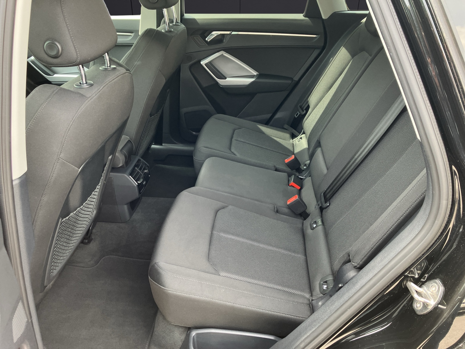 Fahrzeugabbildung Audi Q3 45 TFSI e MATRIX NAVI AHK RFK SHZ GRA