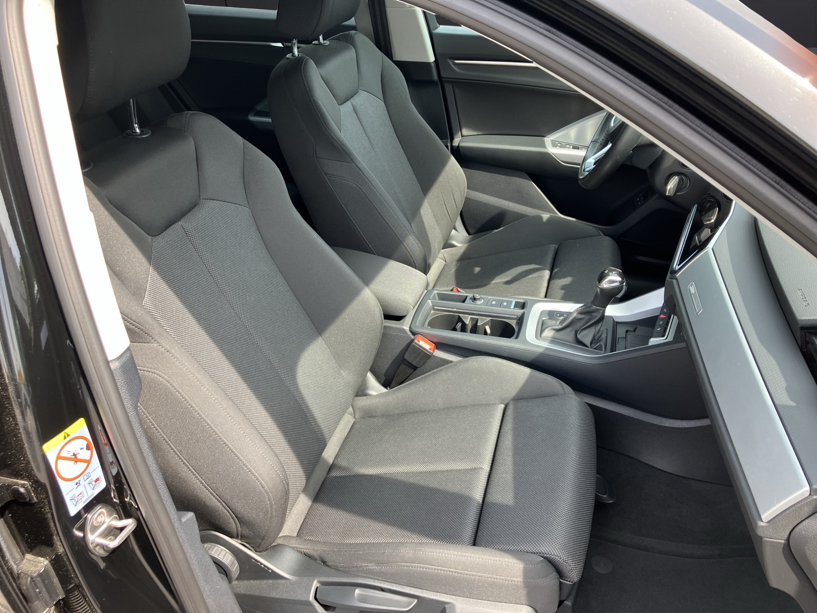 Fahrzeugabbildung Audi Q3 45 TFSI e MATRIX NAVI AHK RFK SHZ GRA