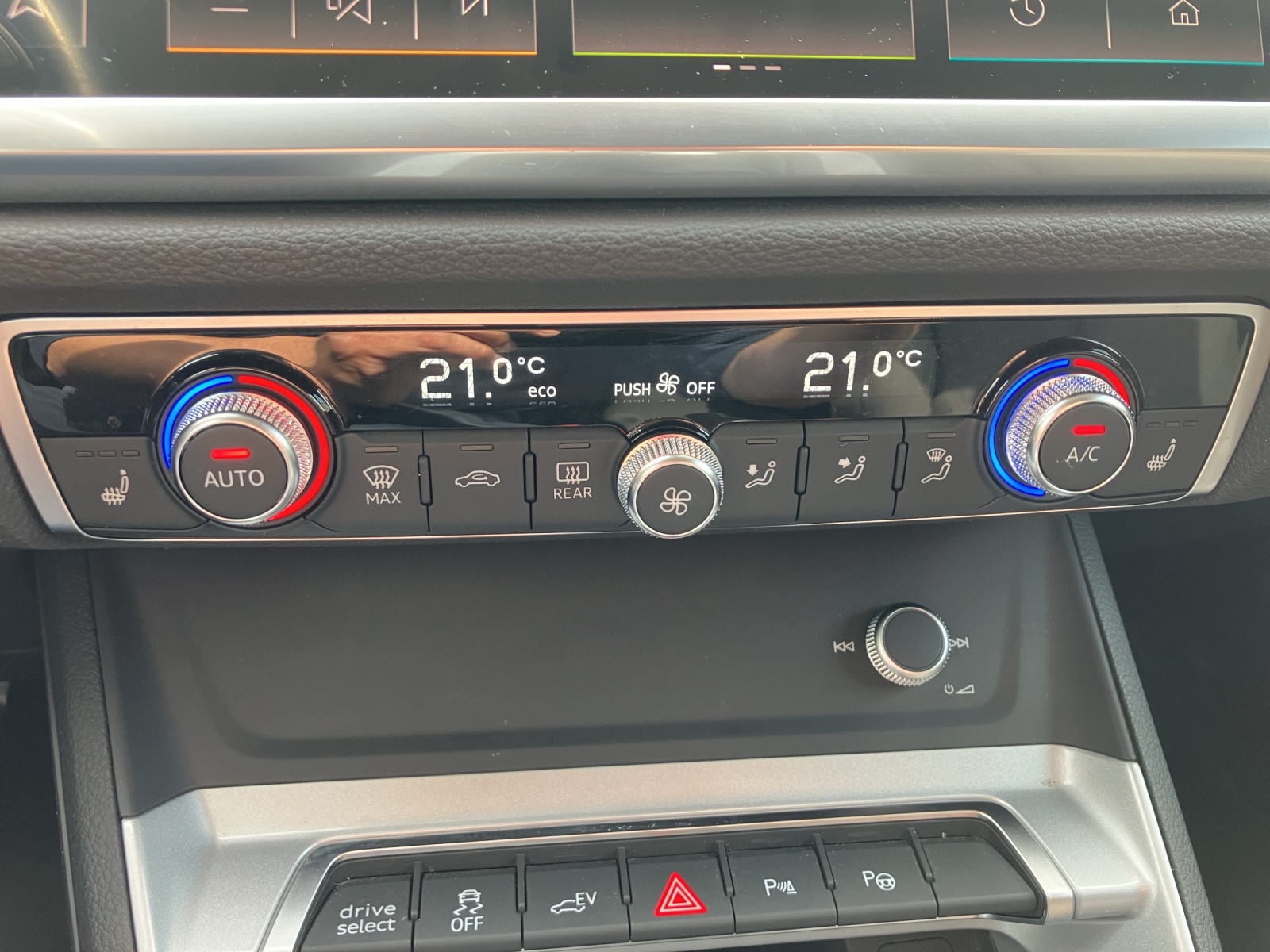 Fahrzeugabbildung Audi Q3 45 TFSI e MATRIX NAVI AHK RFK SHZ GRA