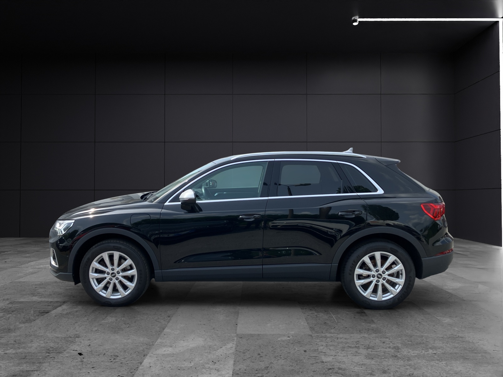 Fahrzeugabbildung Audi Q3 45 TFSI e MATRIX NAVI AHK RFK SHZ GRA
