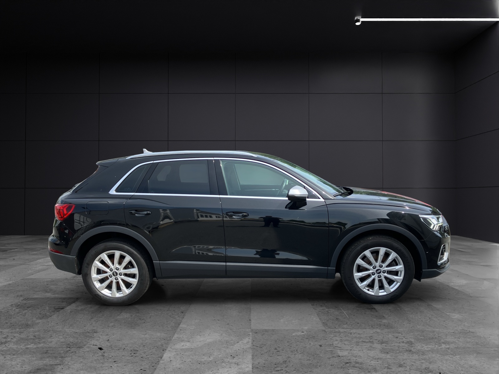 Fahrzeugabbildung Audi Q3 45 TFSI e MATRIX NAVI AHK RFK SHZ GRA
