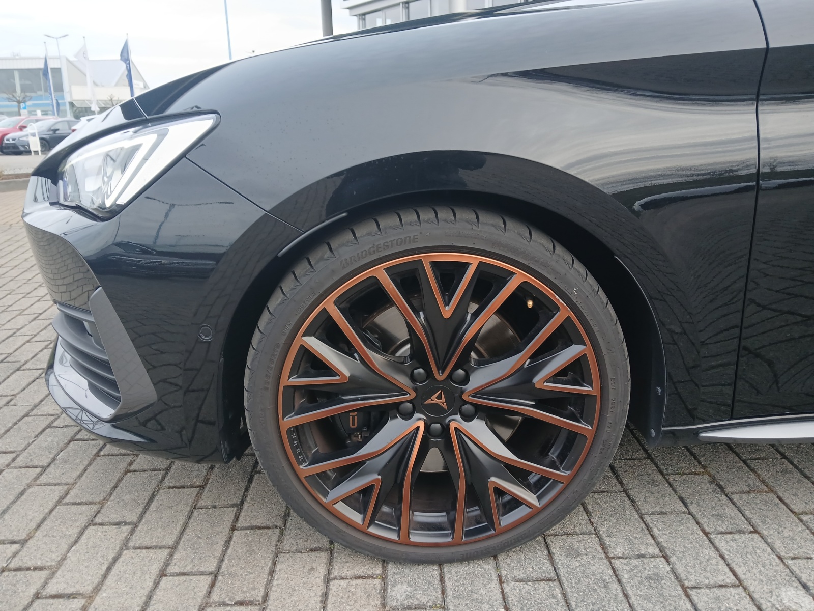 Fahrzeugabbildung CUPRA Leon Sportstourer VZ 4Drive DSG LED AHK Navi ACC RFK SH 19