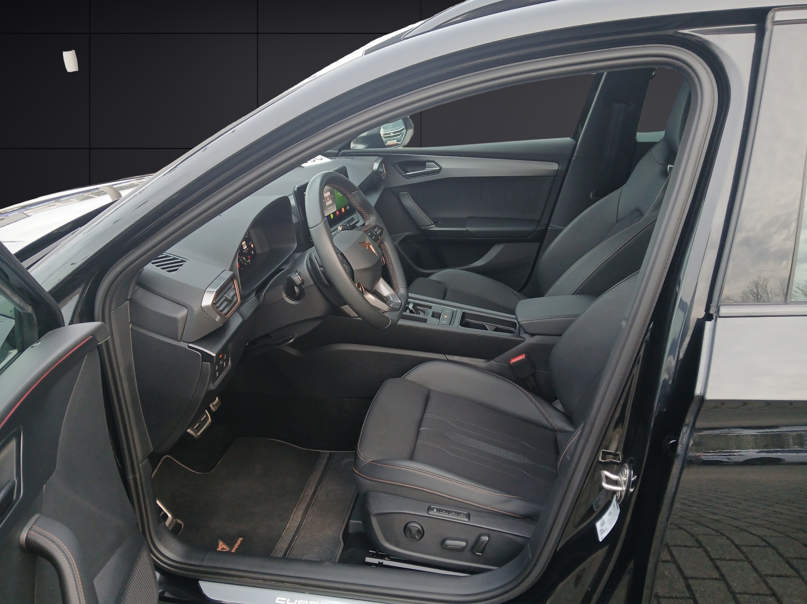 Fahrzeugabbildung CUPRA Leon Sportstourer VZ 4Drive DSG LED AHK Navi ACC RFK SH 19