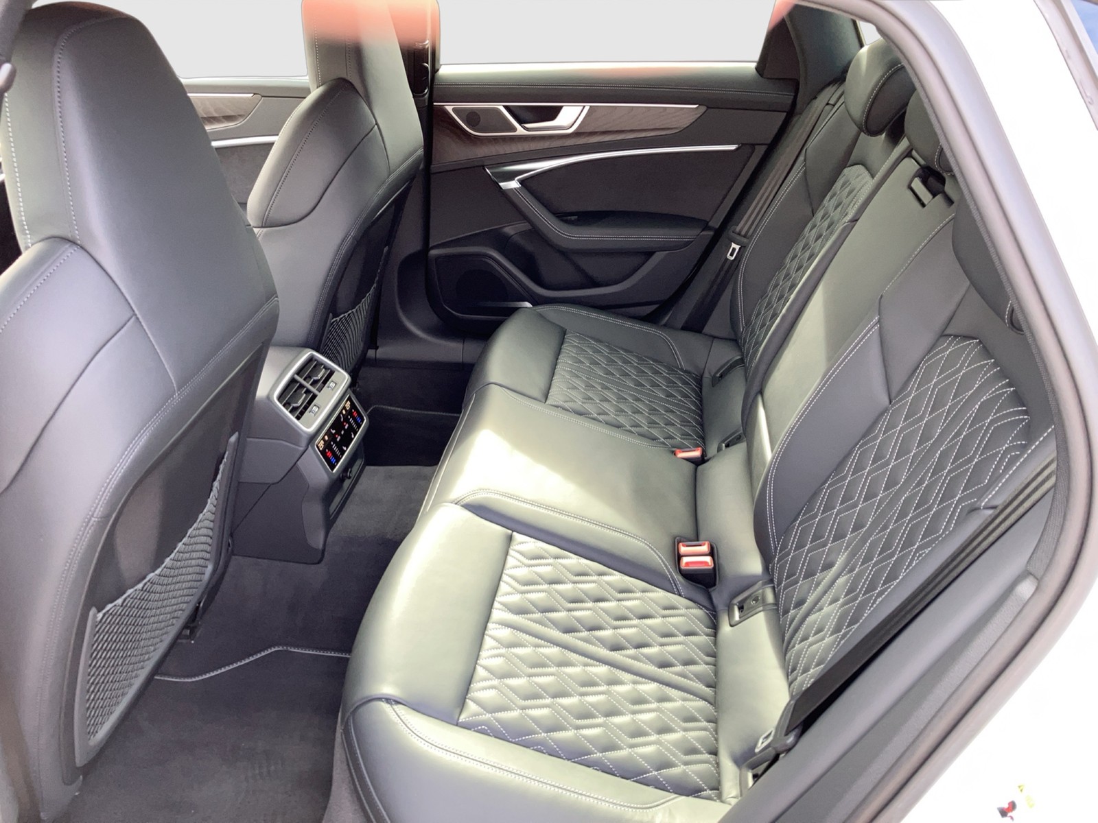 Fahrzeugabbildung Audi A6 Limousine 55 TFSI quattro S-Line Matrix ACC Luft HuD AVC Navi SHZ