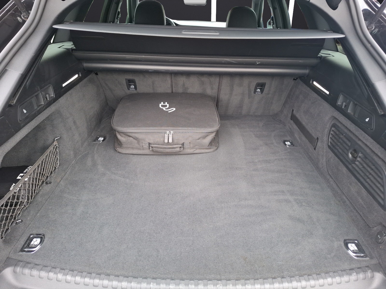 Fahrzeugabbildung Audi A6 Avant eTFSI sport quattro Matrix AHK Navi AVC AID SH