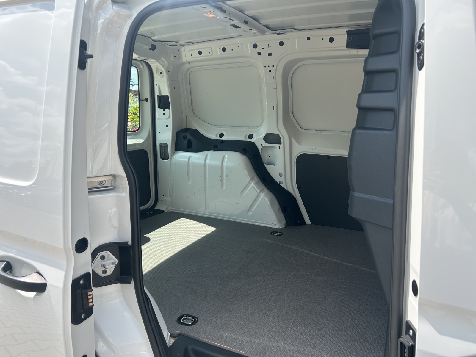 Fahrzeugabbildung Volkswagen Caddy TDI Cargo AHZV PDC KLIMA SITZH. WINTERP.