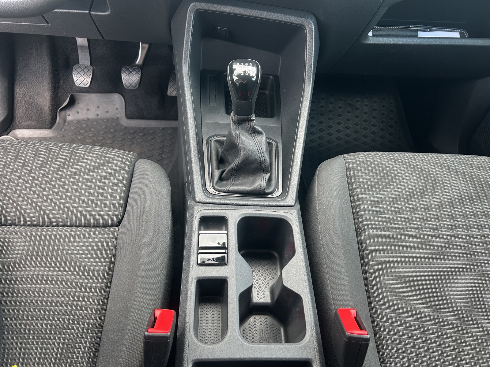 Fahrzeugabbildung Volkswagen Caddy TDI Cargo AHZV PDC KLIMA SITZH. WINTERP.