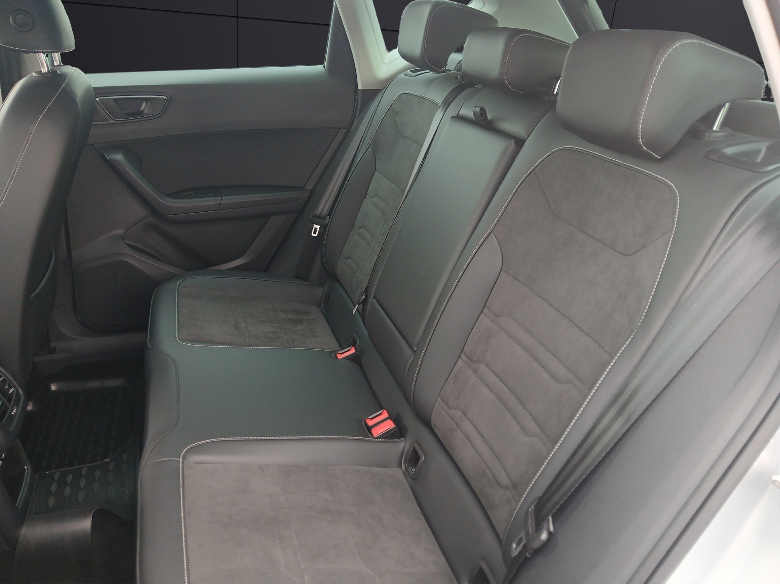 Fahrzeugabbildung SEAT Ateca TSI Xperience DSG LED AHK Navi ACC RFK SH 19