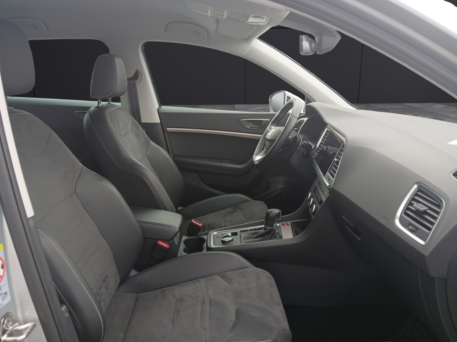 Fahrzeugabbildung SEAT Ateca TSI Xperience DSG LED AHK Navi ACC RFK SH 19