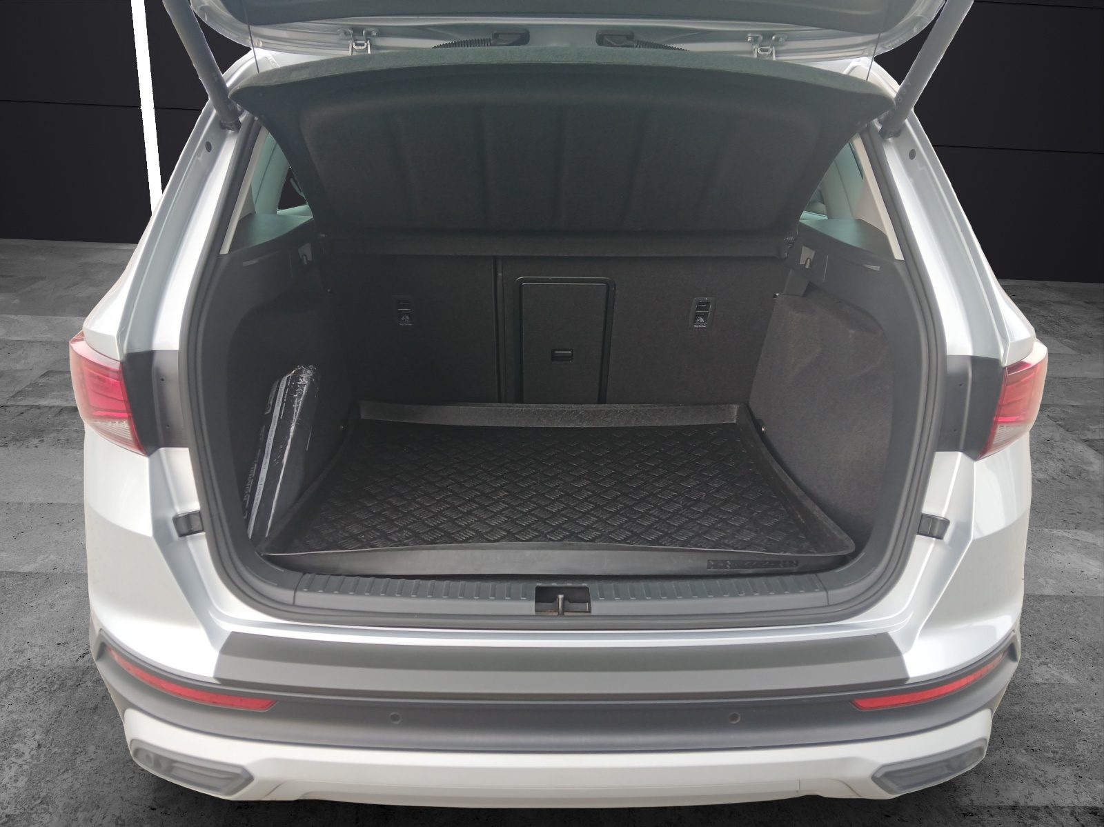 Fahrzeugabbildung SEAT Ateca TSI Xperience DSG LED AHK Navi ACC RFK SH 19