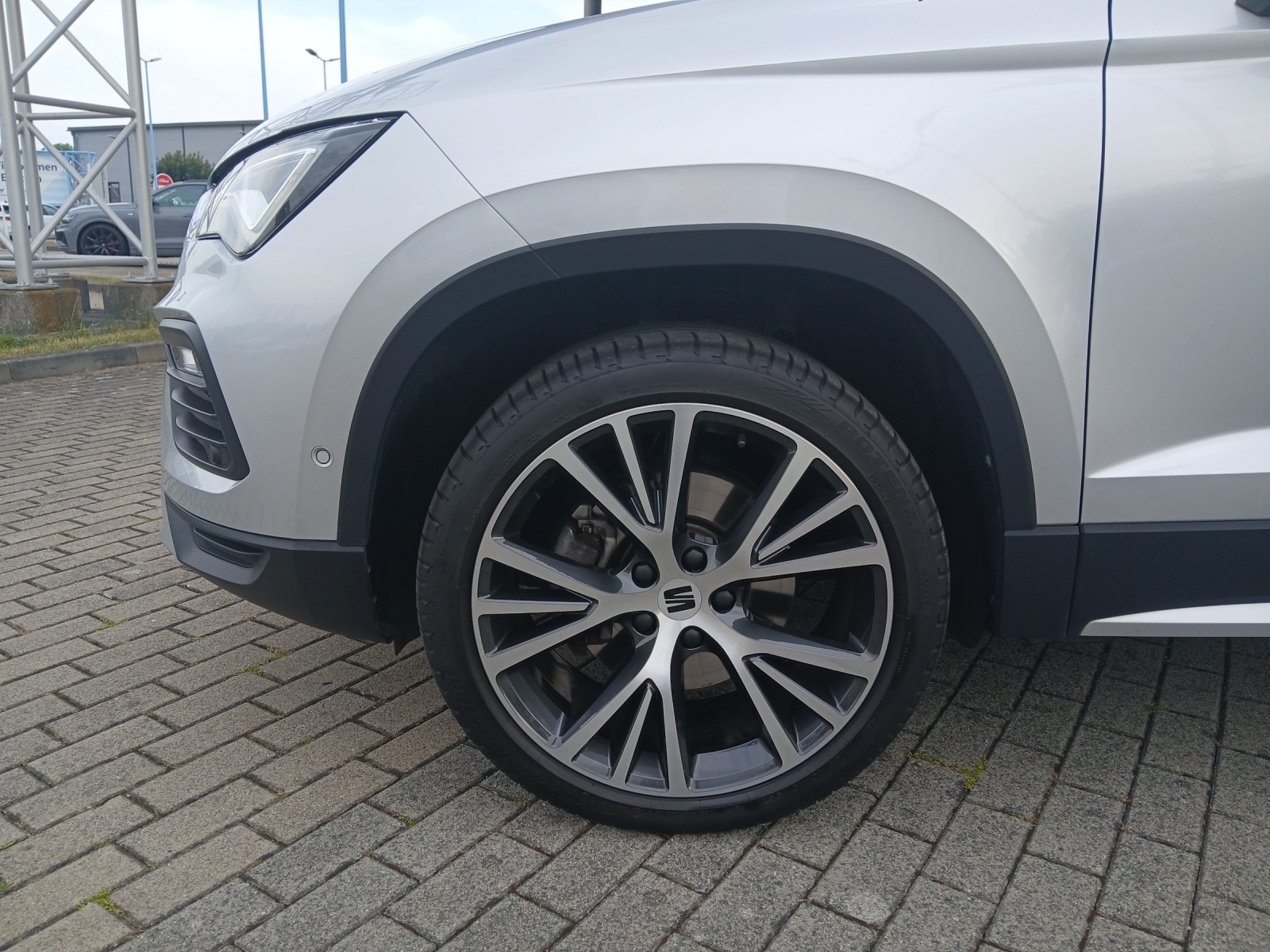 Fahrzeugabbildung SEAT Ateca TSI Xperience DSG LED AHK Navi ACC RFK SH 19