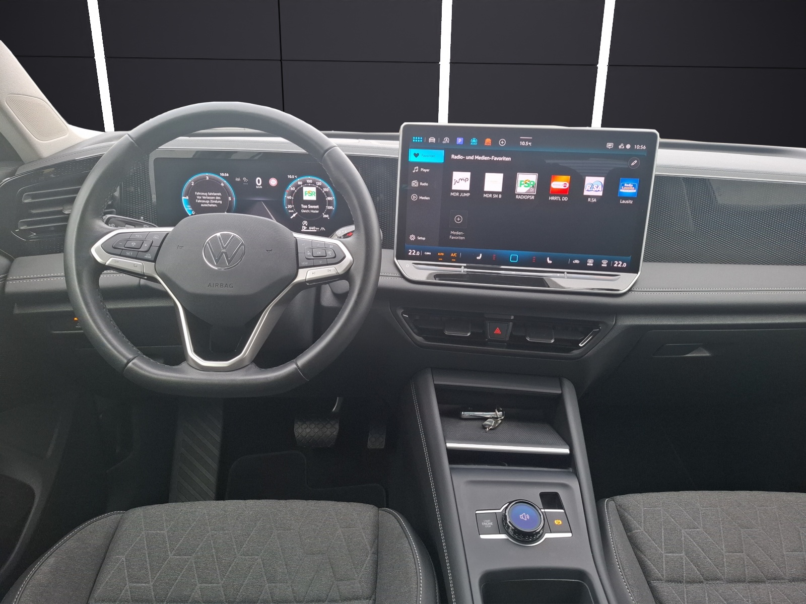 Fahrzeugabbildung Volkswagen Tiguan TDI DSG AHK HuD NAVI Kamera ACC PDC SHZ LM