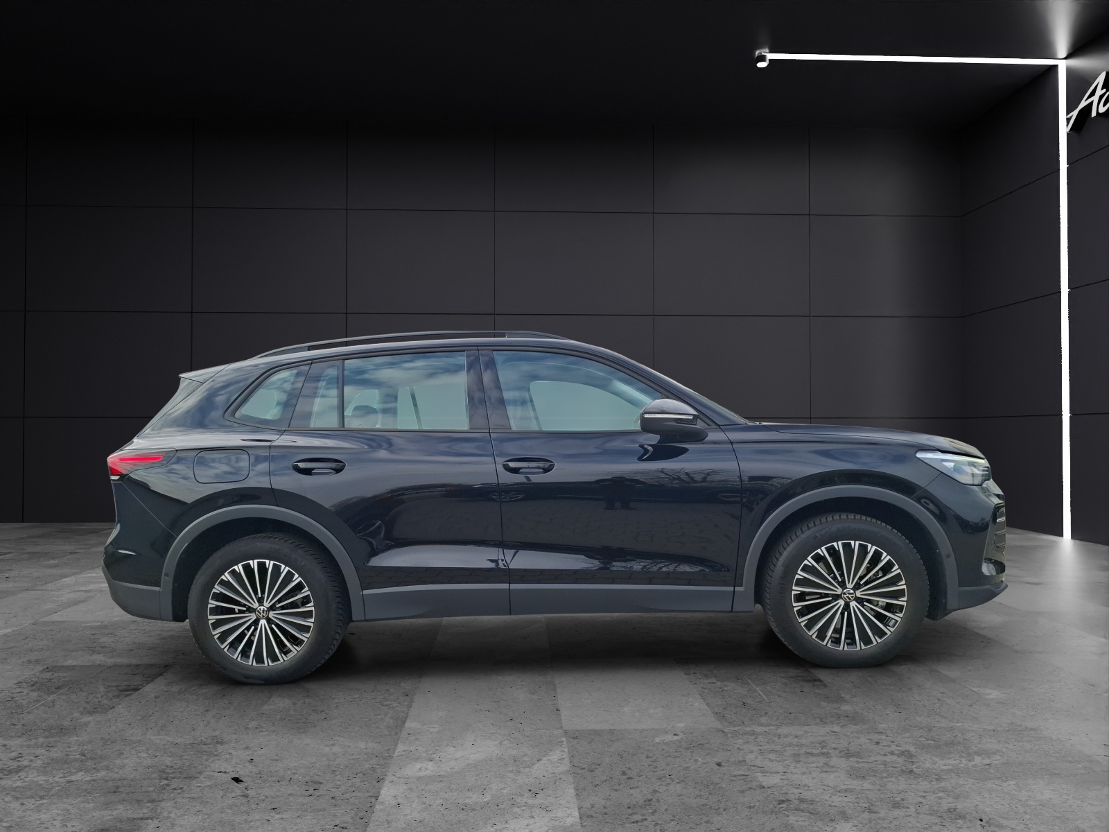 Fahrzeugabbildung Volkswagen Tiguan TDI DSG AHK HuD NAVI Kamera ACC PDC SHZ LM
