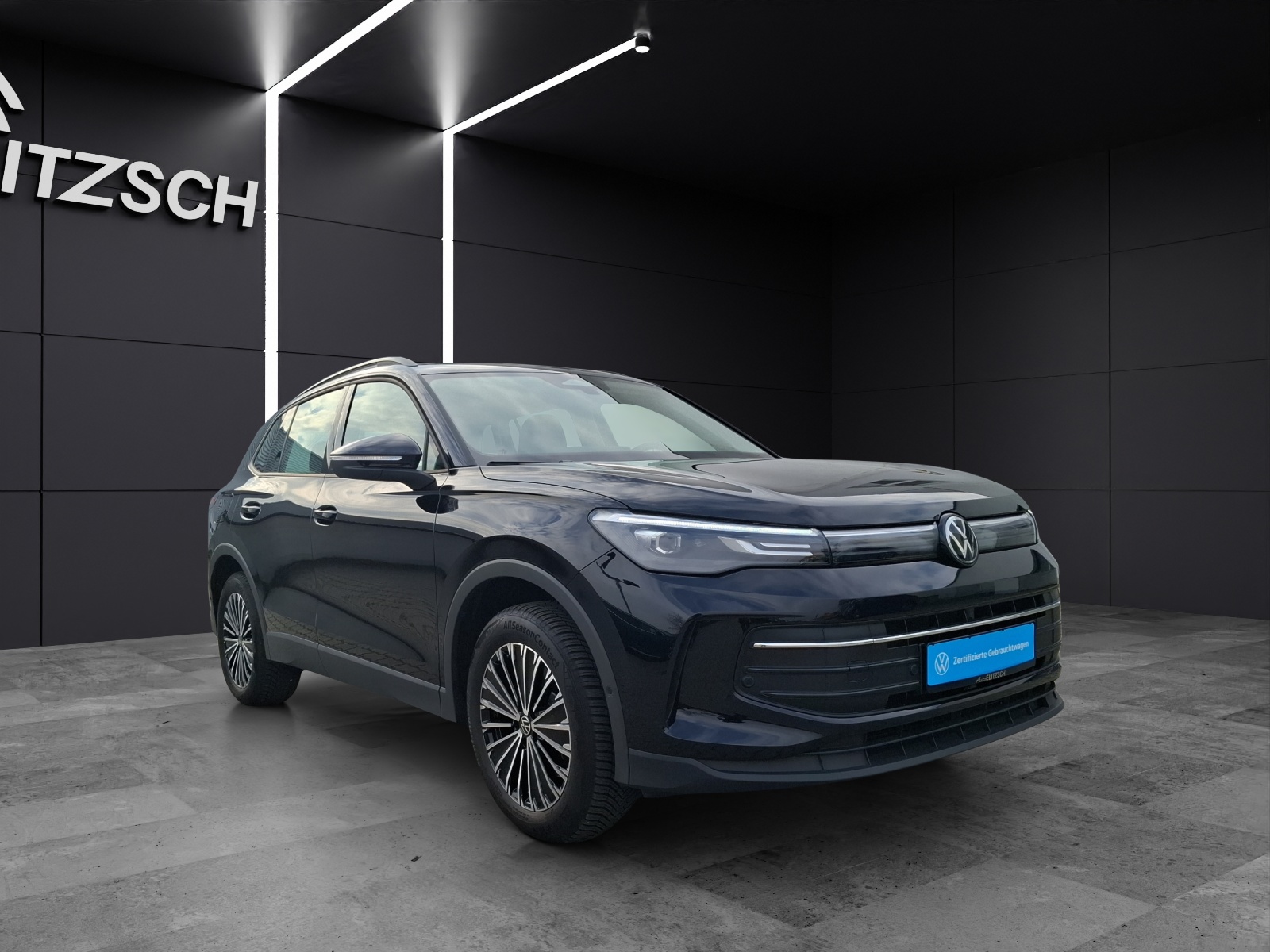 Fahrzeugabbildung Volkswagen Tiguan TDI DSG AHK HuD NAVI Kamera ACC PDC SHZ LM