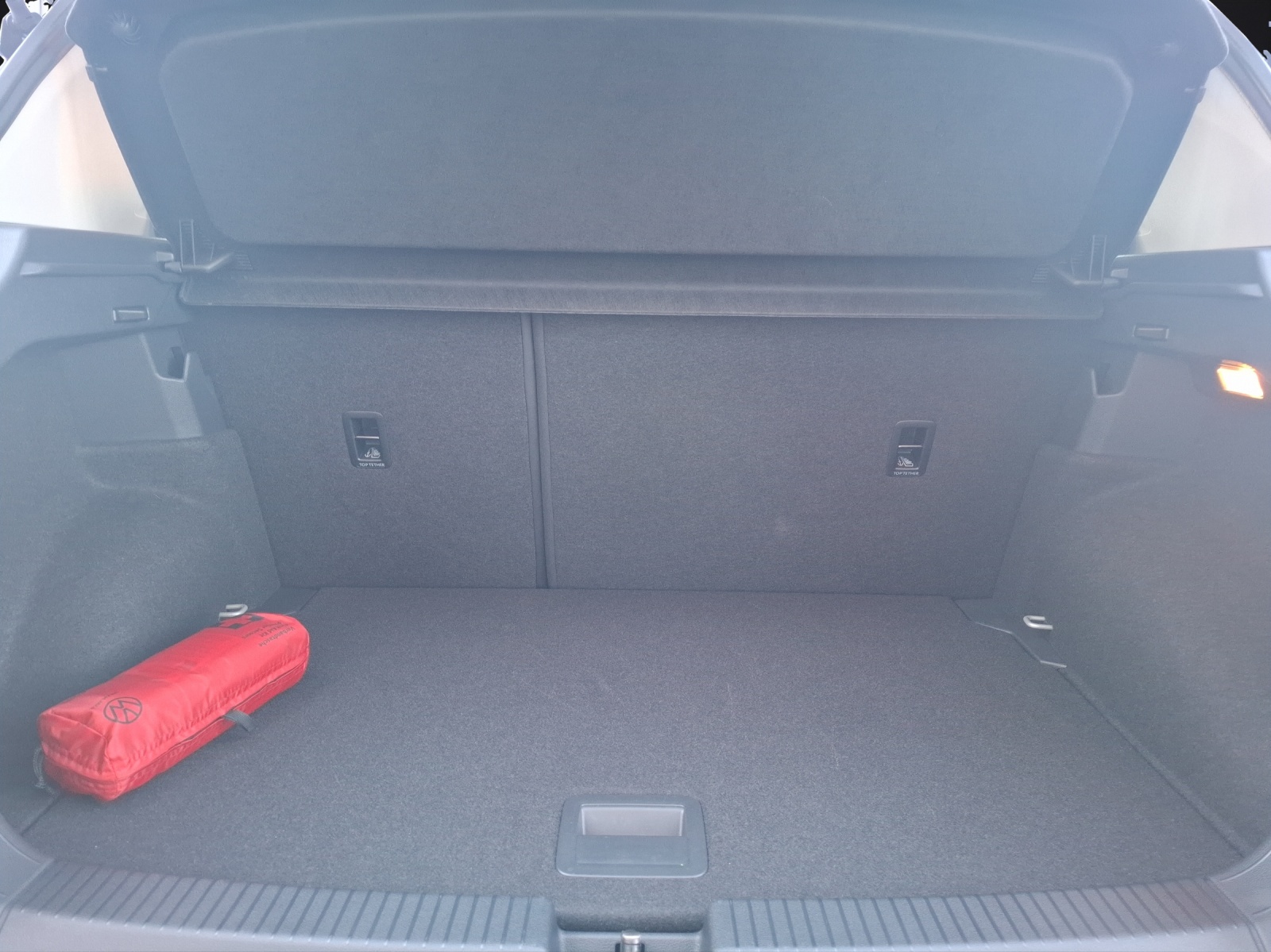 Fahrzeugabbildung Volkswagen T-Cross TSI Life AppCon ACC PDC Klima SH
