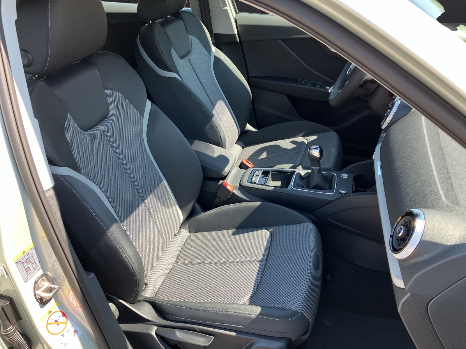 Fahrzeugabbildung Audi Q2 35 TFSI advanced LED AVC GRA RFK SH