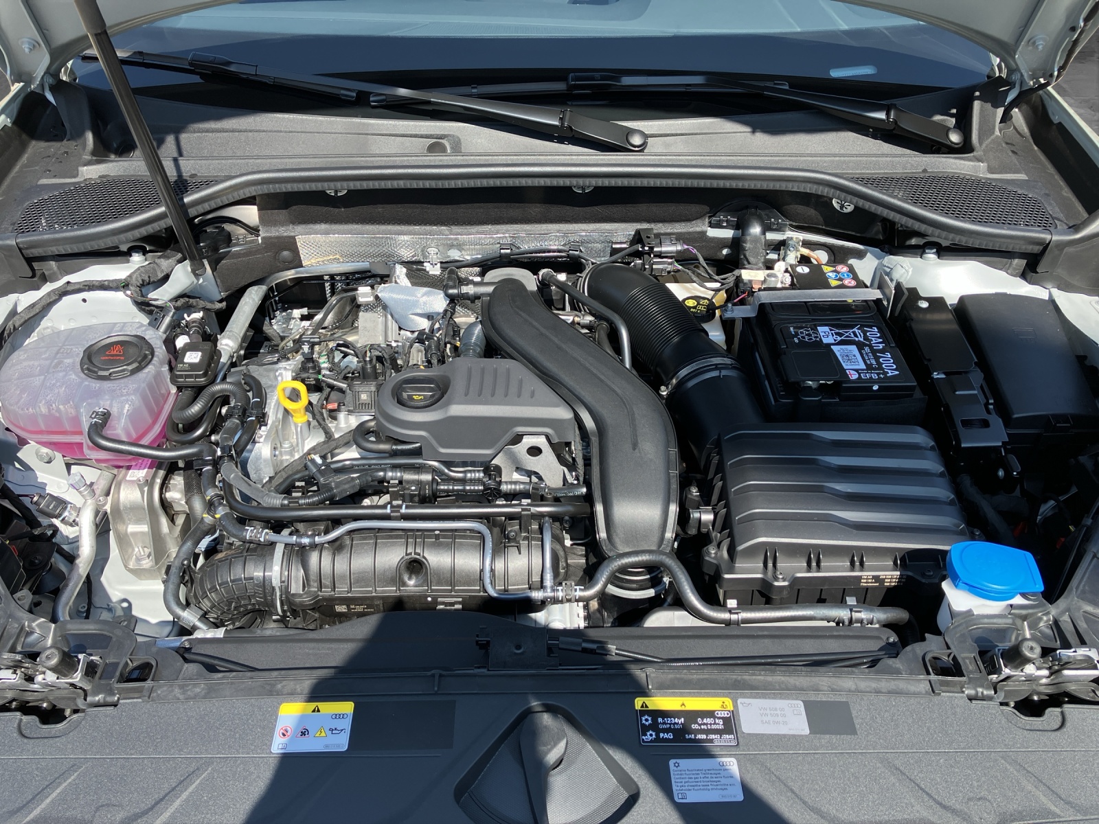 Fahrzeugabbildung Audi Q2 35 TFSI advanced LED AVC GRA RFK SH