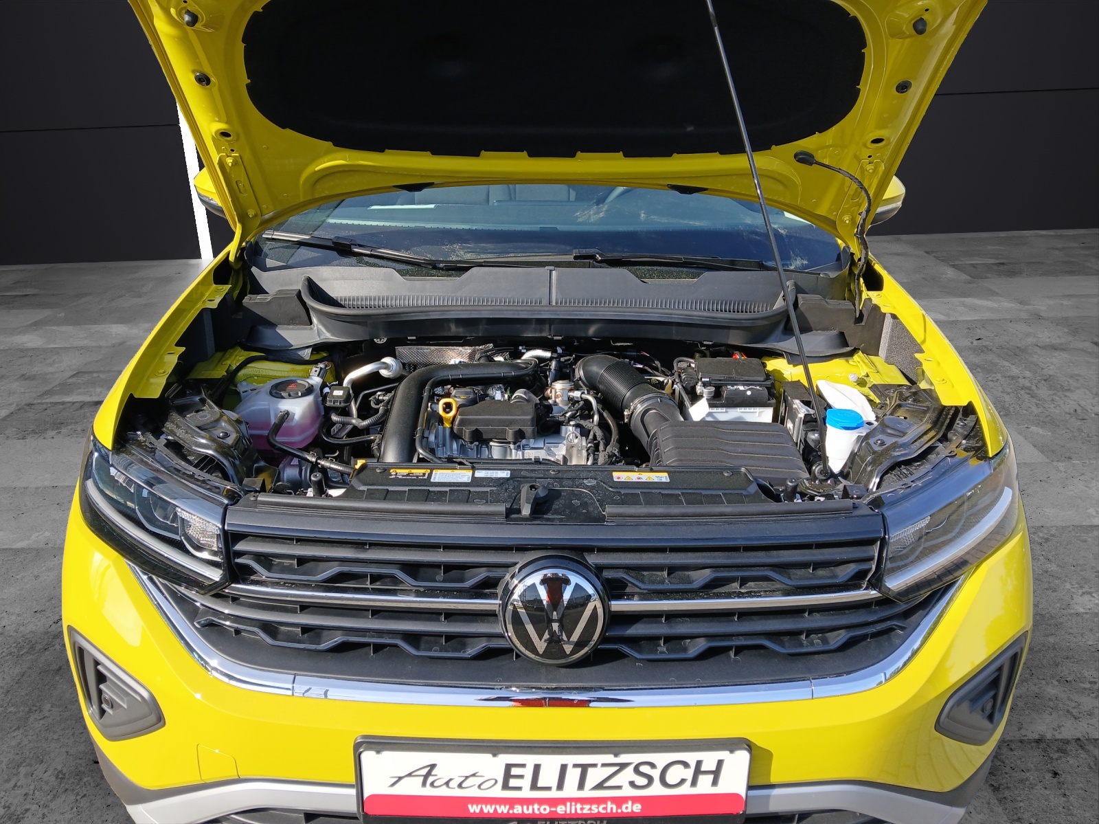 Fahrzeugabbildung Volkswagen T-Cross 1.0l Life DSG IQ.DRIVE SH Rear View Ganzjahresreifen