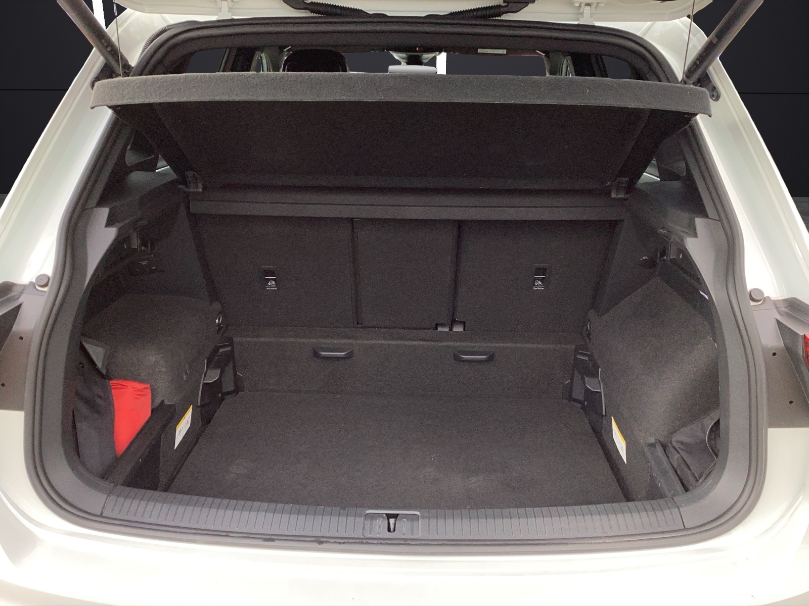Fahrzeugabbildung Volkswagen Tiguan TSI R-Line DSG 4M Matrix AHK Navi AID ACC RFK SH 19