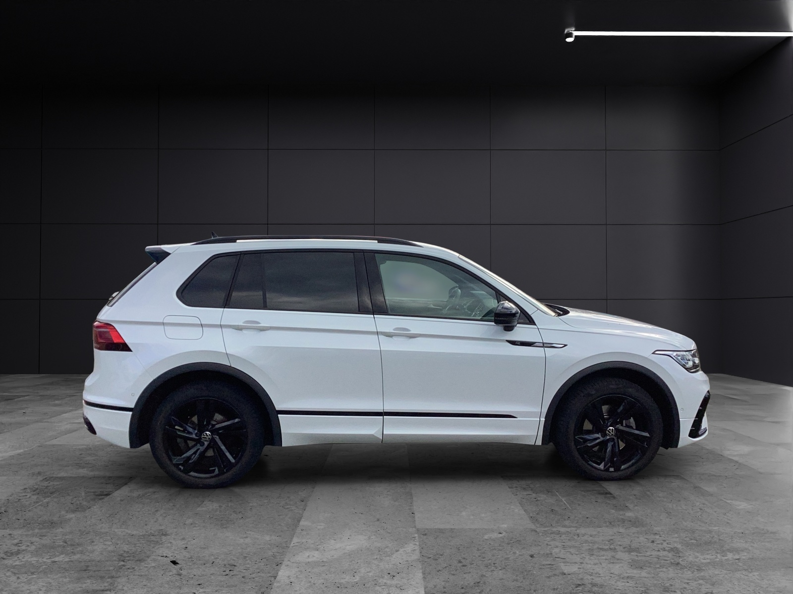 Fahrzeugabbildung Volkswagen Tiguan TSI R-Line DSG 4M Matrix AHK Navi AID ACC RFK SH 19