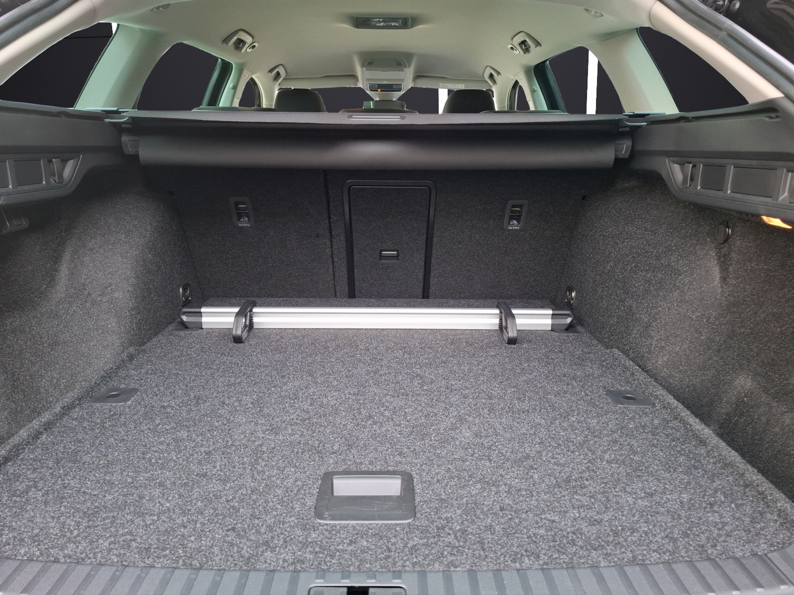 Fahrzeugabbildung SKODA Octavia Combi TDI Selection DSG LED RFK GRA SH LM