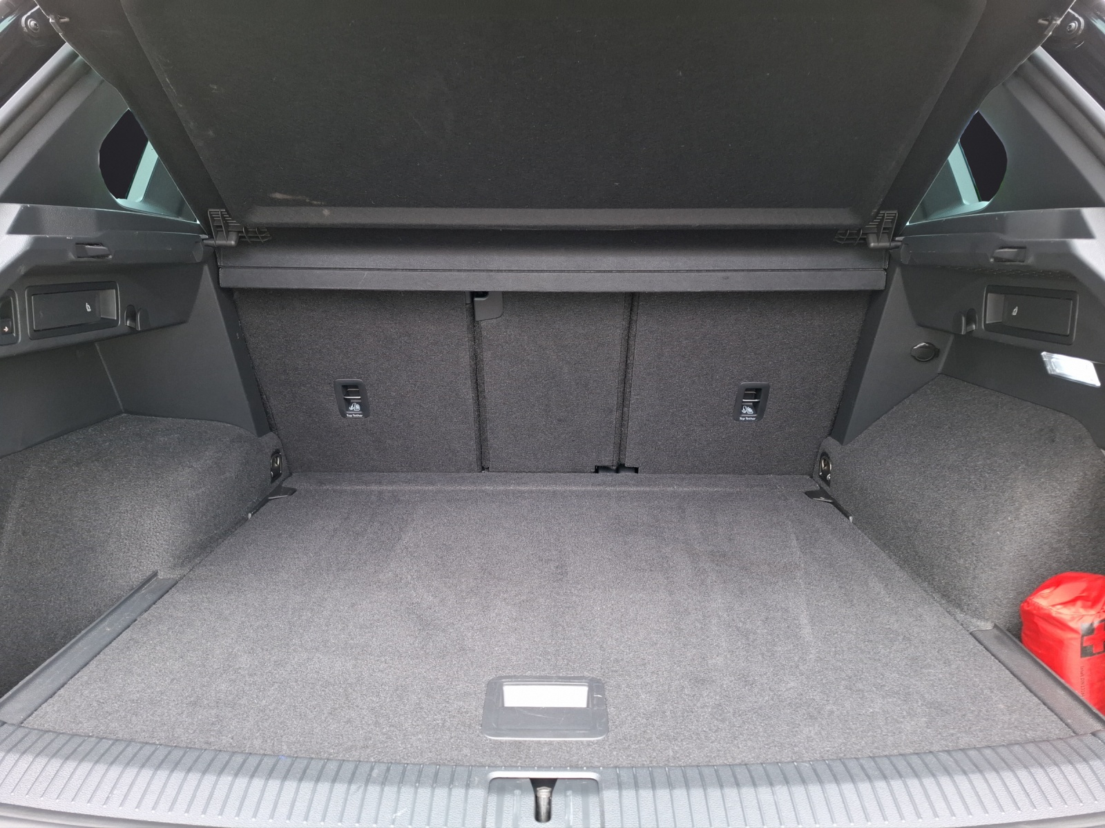 Fahrzeugabbildung Volkswagen Tiguan TSI R-Line 4M DSG Matrix AHK Navi Pano AID ACC RFK HUD 19