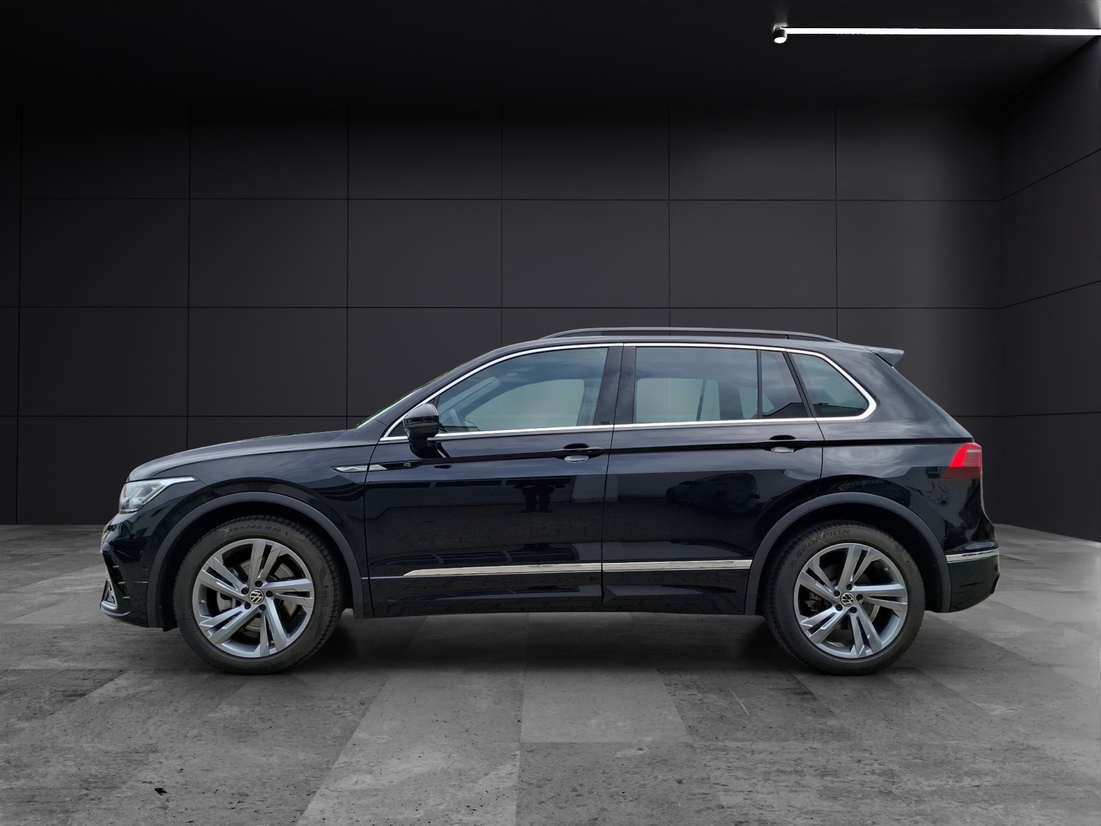 Fahrzeugabbildung Volkswagen Tiguan TSI R-Line 4M DSG Matrix AHK Navi Pano AID ACC RFK HUD 19