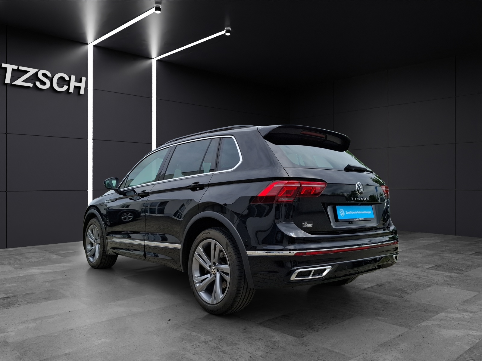 Fahrzeugabbildung Volkswagen Tiguan TSI R-Line 4M DSG Matrix AHK Navi Pano AID ACC RFK HUD 19