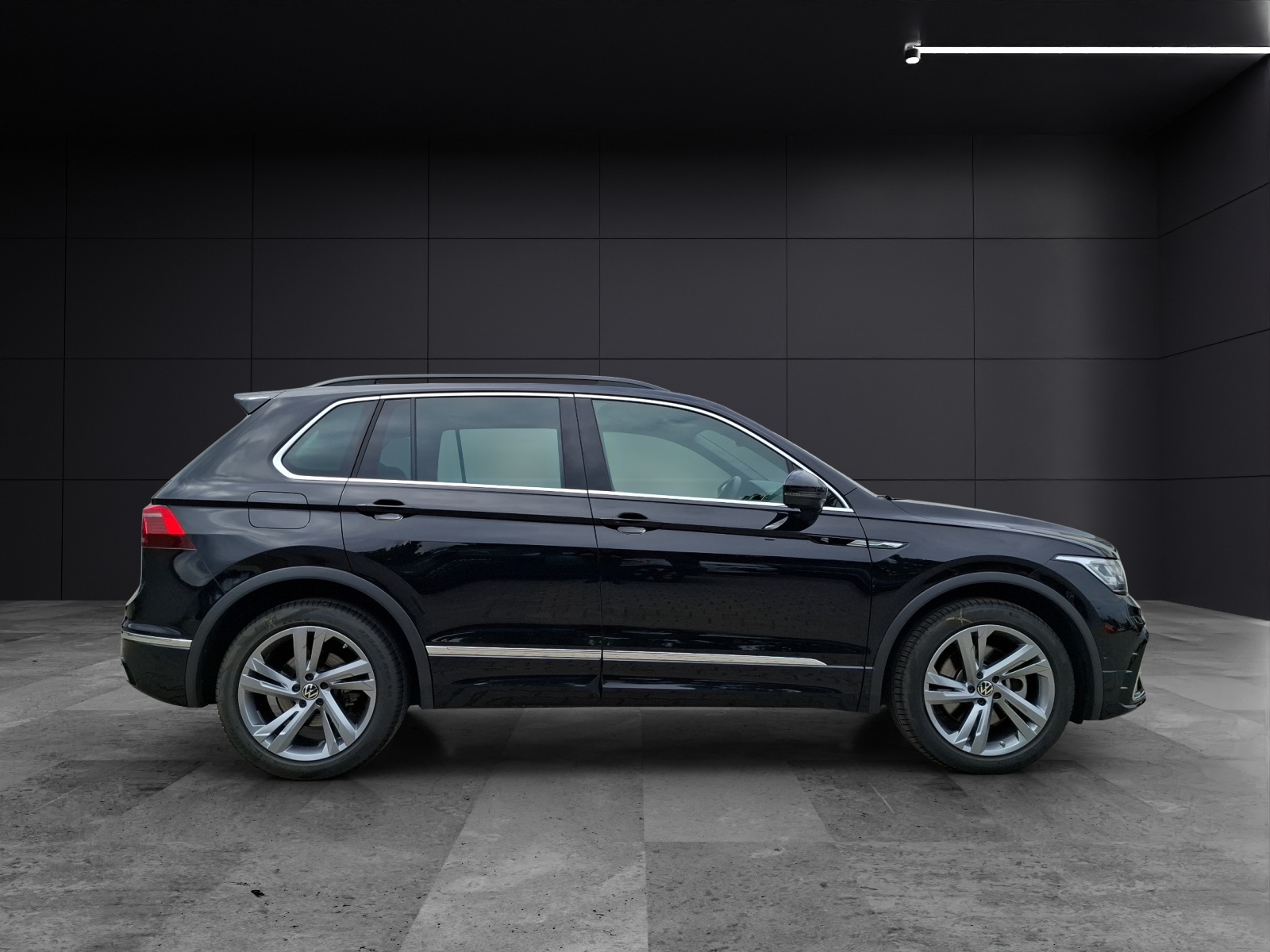 Fahrzeugabbildung Volkswagen Tiguan TSI R-Line 4M DSG Matrix AHK Navi Pano AID ACC RFK HUD 19