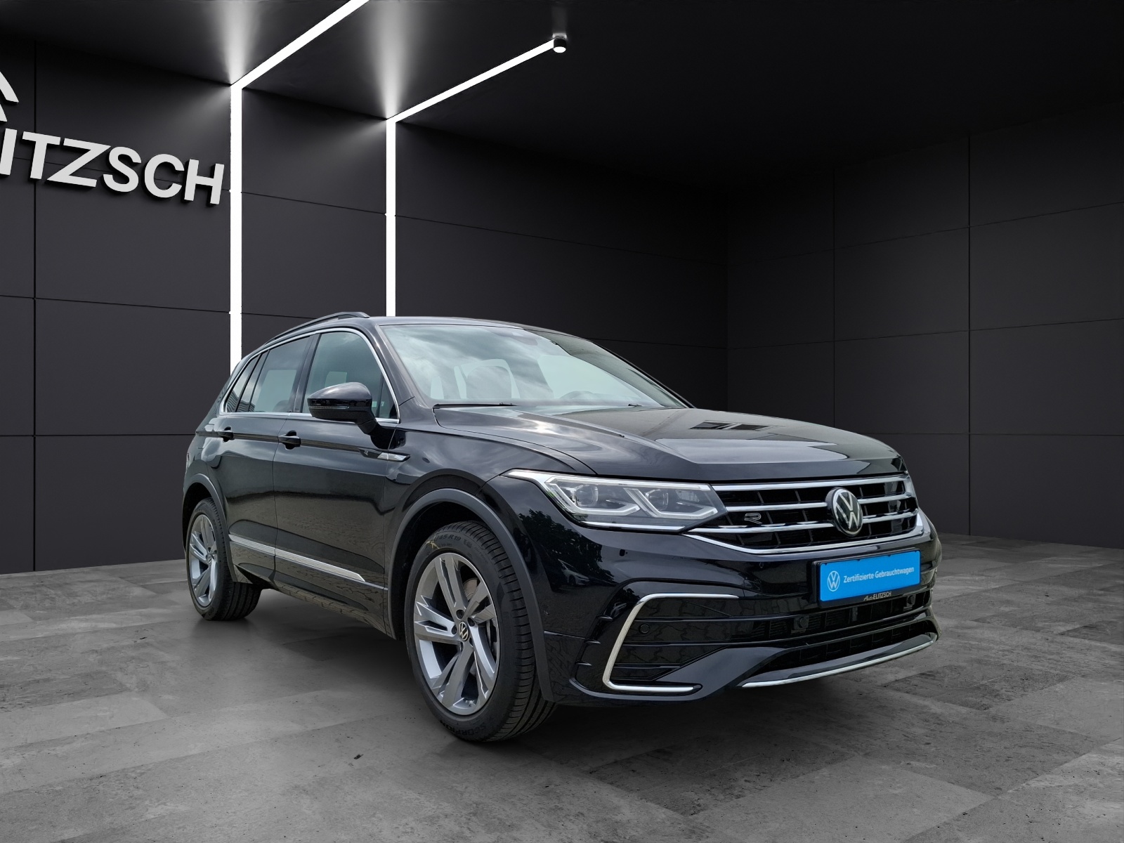 Fahrzeugabbildung Volkswagen Tiguan TSI R-Line 4M DSG Matrix AHK Navi Pano AID ACC RFK HUD 19