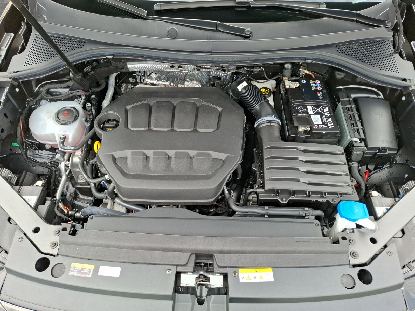 Fahrzeugabbildung Volkswagen Tiguan TSI R-Line 4M DSG Matrix AHK Navi Pano AID ACC RFK HUD 19