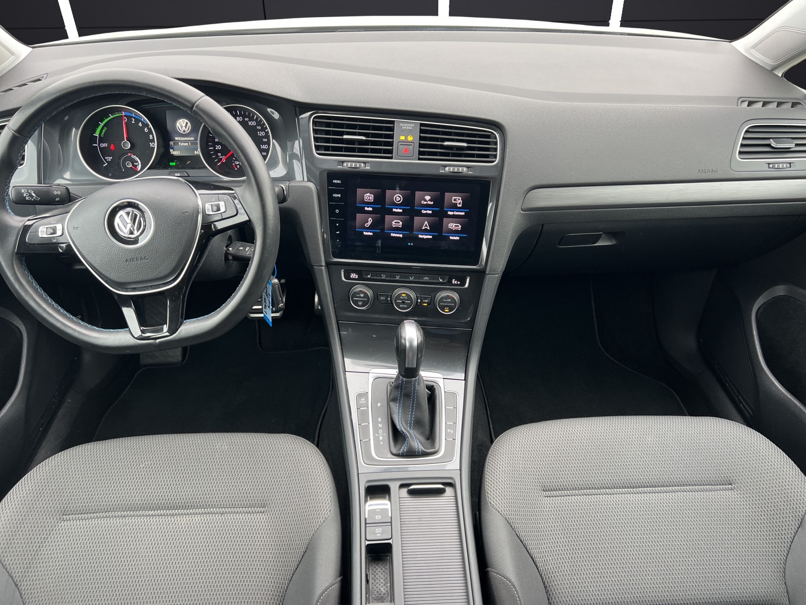 Fahrzeugabbildung Volkswagen Golf VII e-Golf LED SH PDC WäPu AppConnect Navi Klima