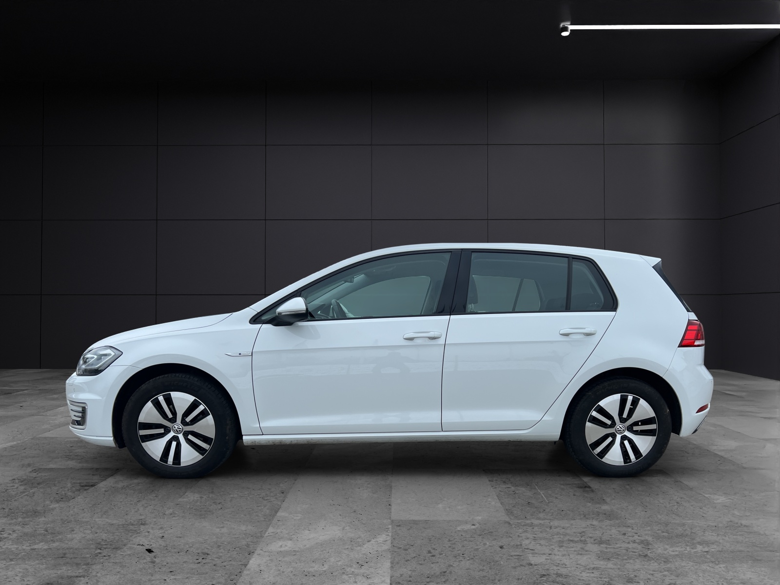 Fahrzeugabbildung Volkswagen Golf VII e-Golf LED SH PDC WäPu AppConnect Navi Klima