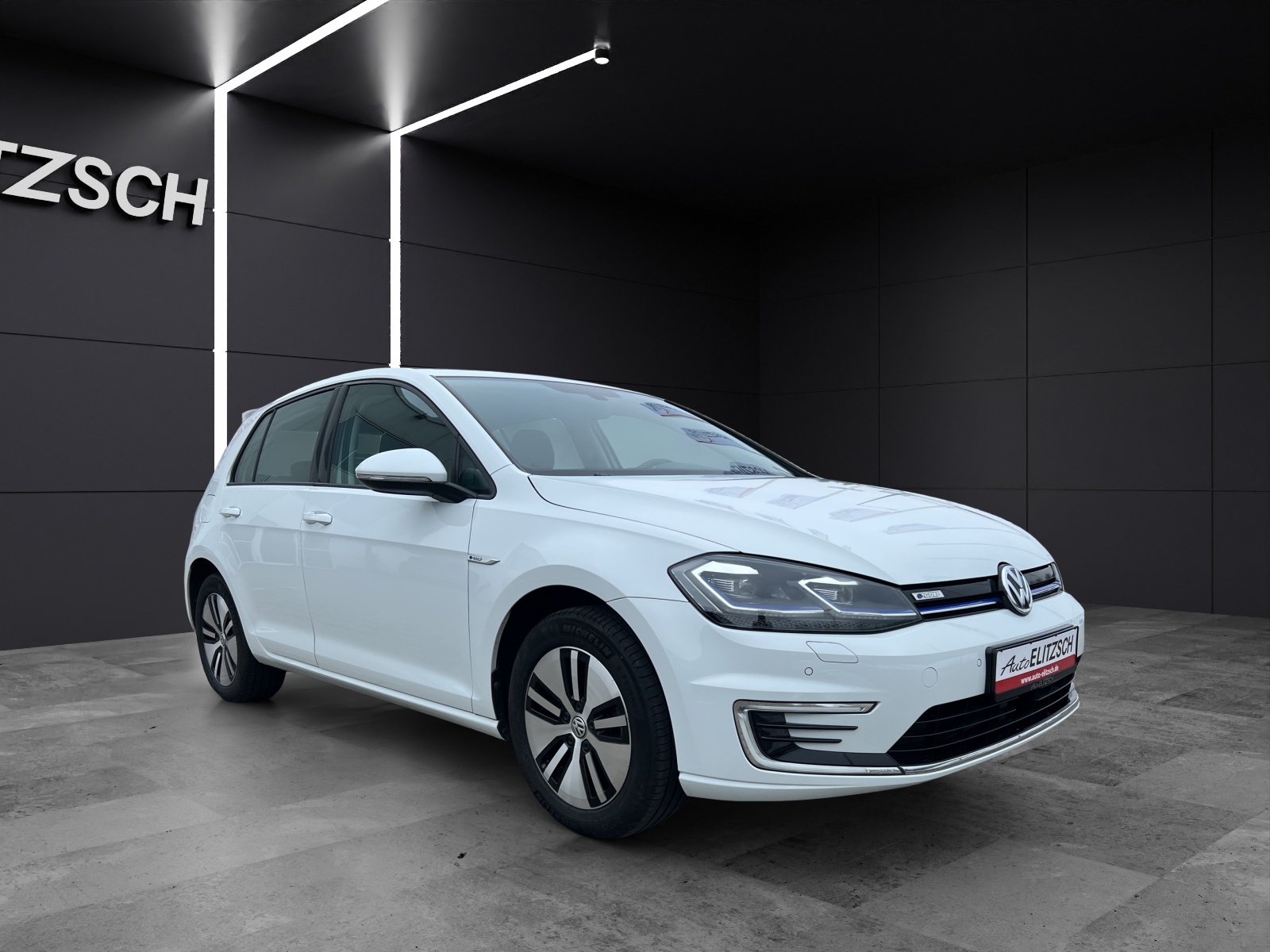Fahrzeugabbildung Volkswagen Golf VII e-Golf LED SH PDC WäPu AppConnect Navi Klima
