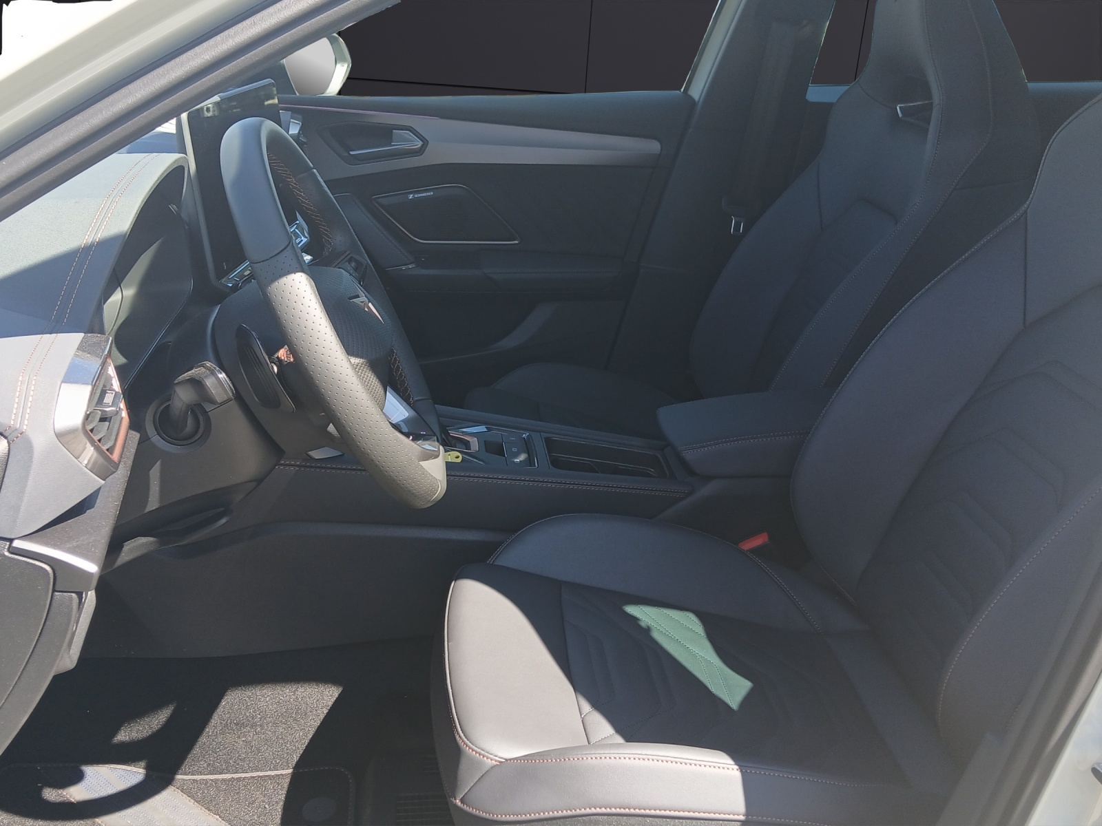Fahrzeugabbildung CUPRA Leon ST e-Hybrid VZ Black-Edition Matrix AHK Navi AID ACC RFK SH 19