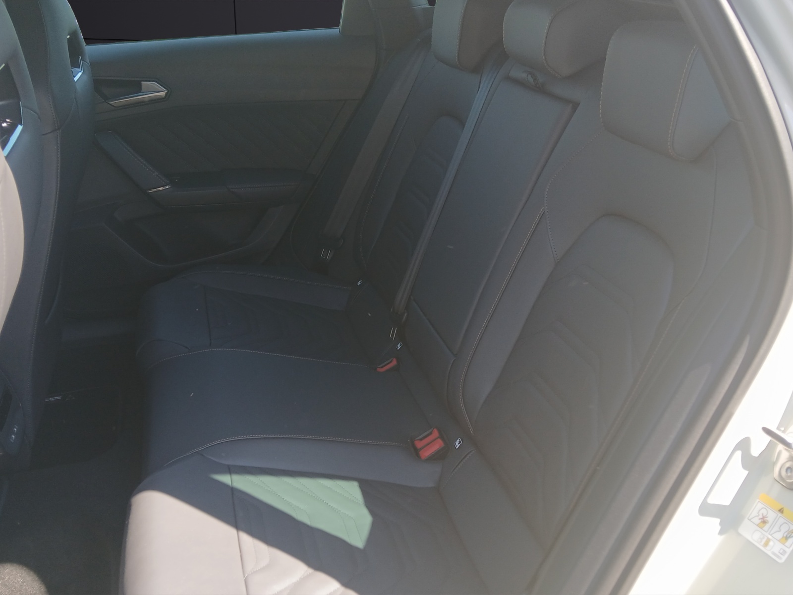 Fahrzeugabbildung CUPRA Leon ST e-Hybrid VZ Black-Edition Matrix AHK Navi AID ACC RFK SH 19