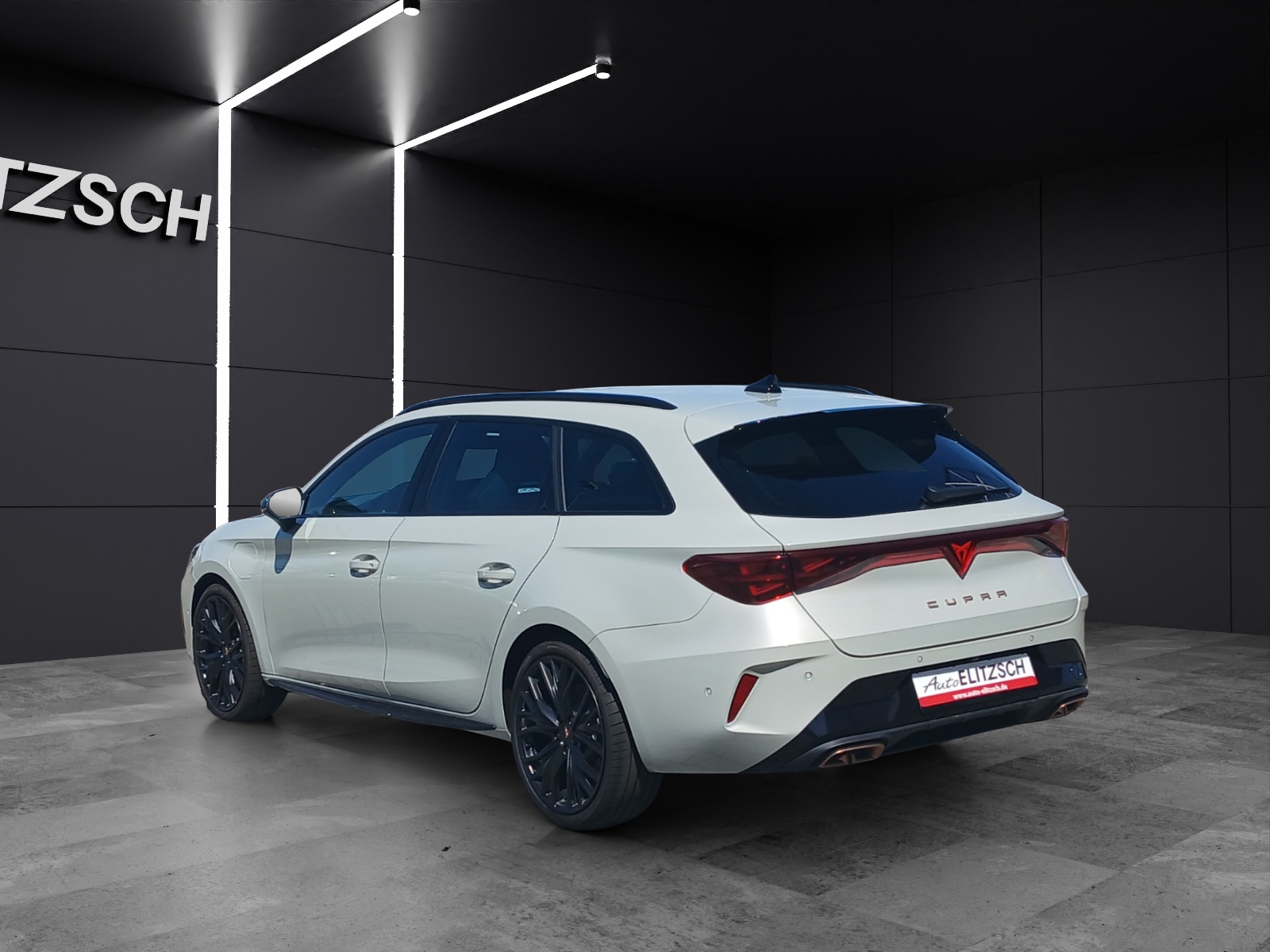 Fahrzeugabbildung CUPRA Leon ST e-Hybrid VZ Black-Edition Matrix AHK Navi AID ACC RFK SH 19
