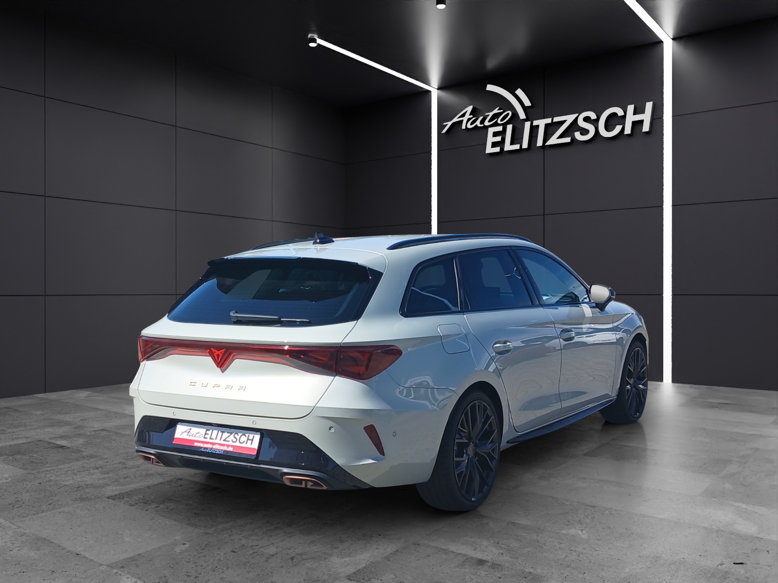 Fahrzeugabbildung CUPRA Leon ST e-Hybrid VZ Black-Edition Matrix AHK Navi AID ACC RFK SH 19
