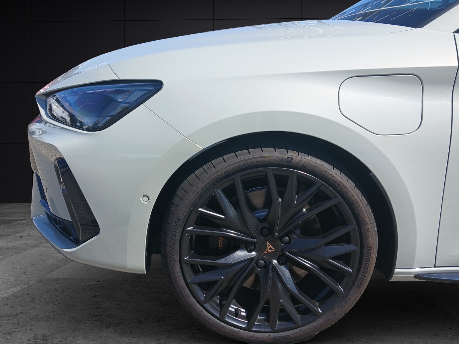 Fahrzeugabbildung CUPRA Leon ST e-Hybrid VZ Black-Edition Matrix AHK Navi AID ACC RFK SH 19