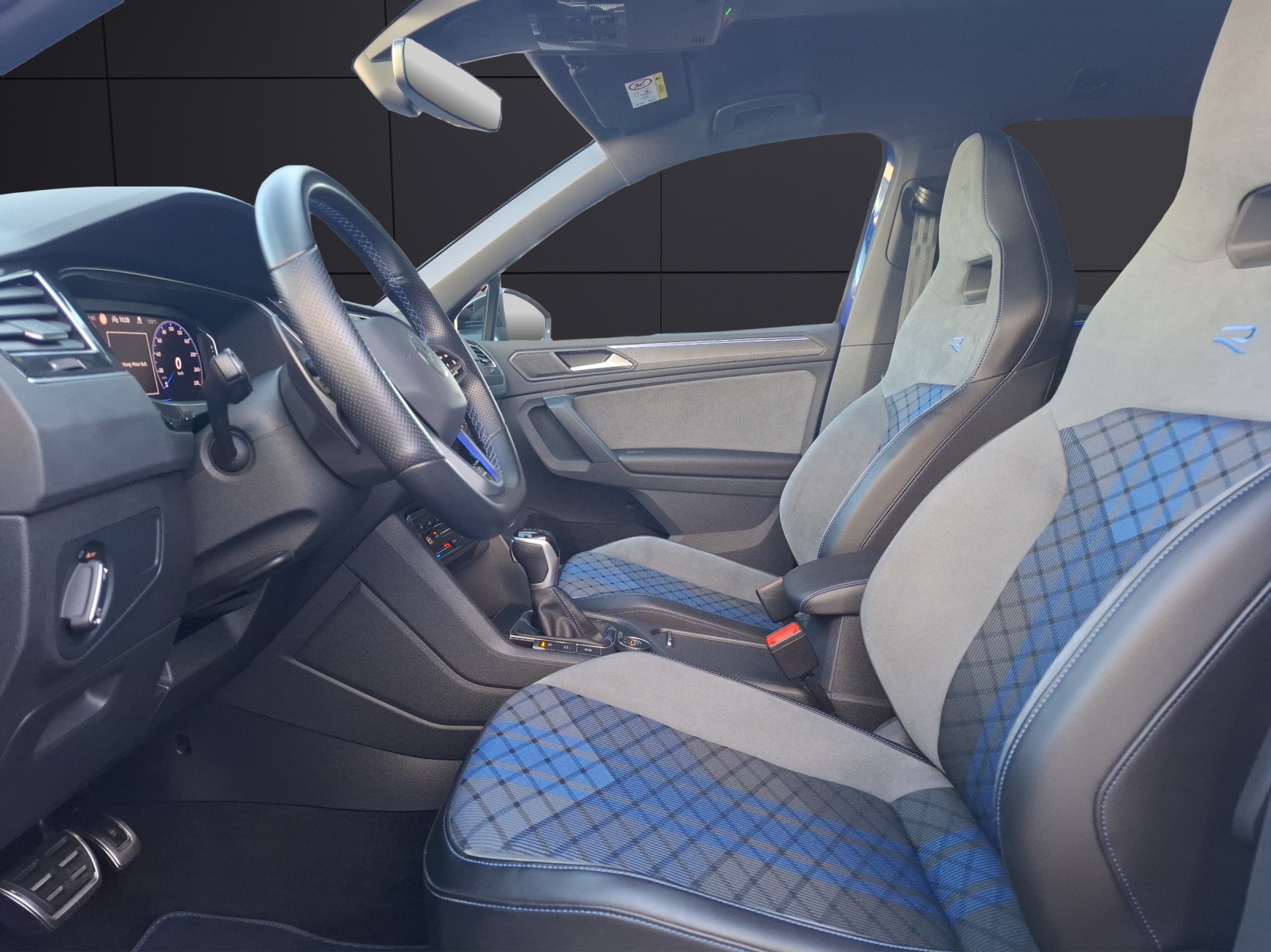 Fahrzeugabbildung Volkswagen Tiguan R DSG 4M Matrix AHK Navi AID ACC RFK SH 20