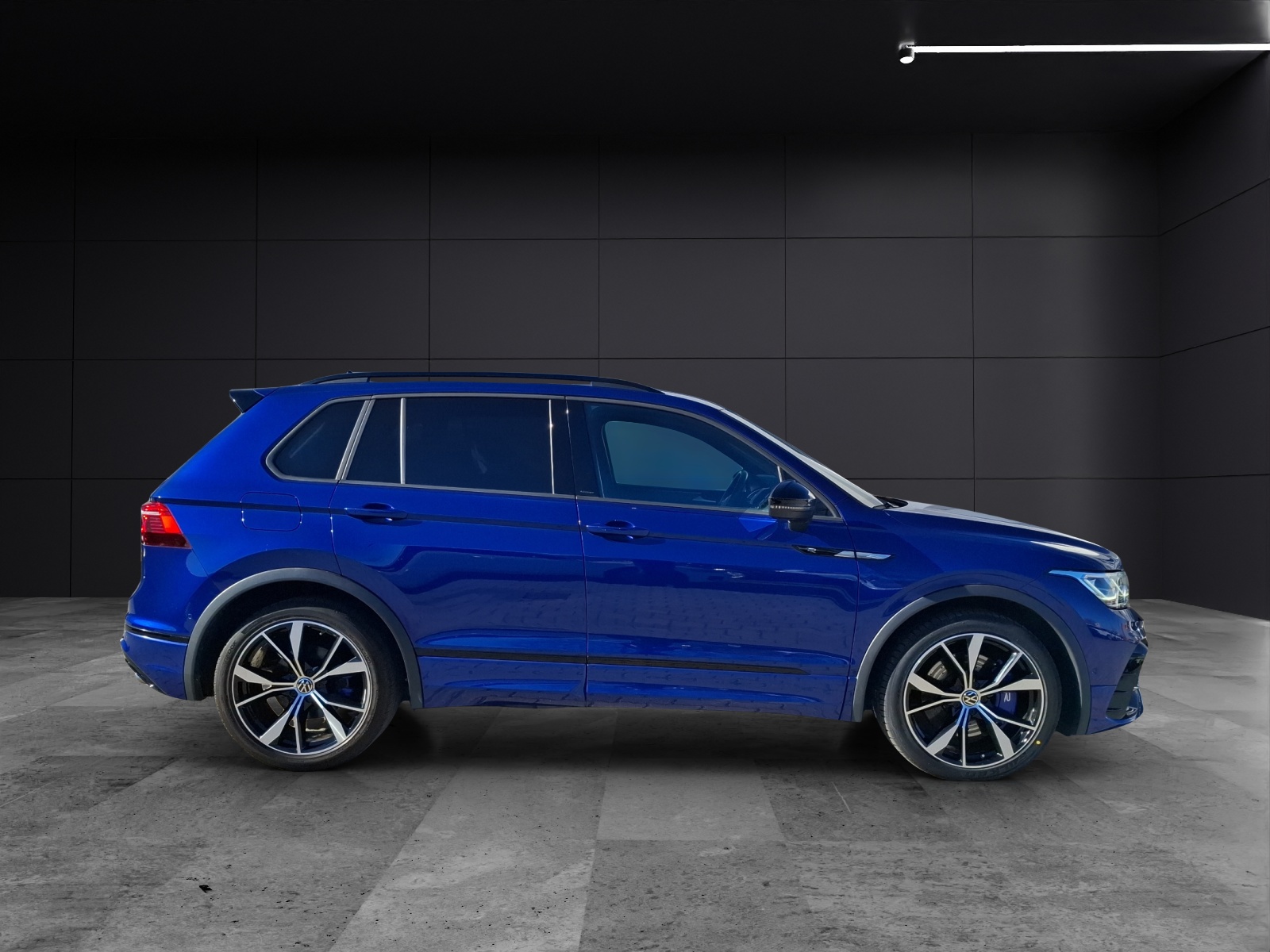 Fahrzeugabbildung Volkswagen Tiguan R DSG 4M Matrix AHK Navi AID ACC RFK SH 20