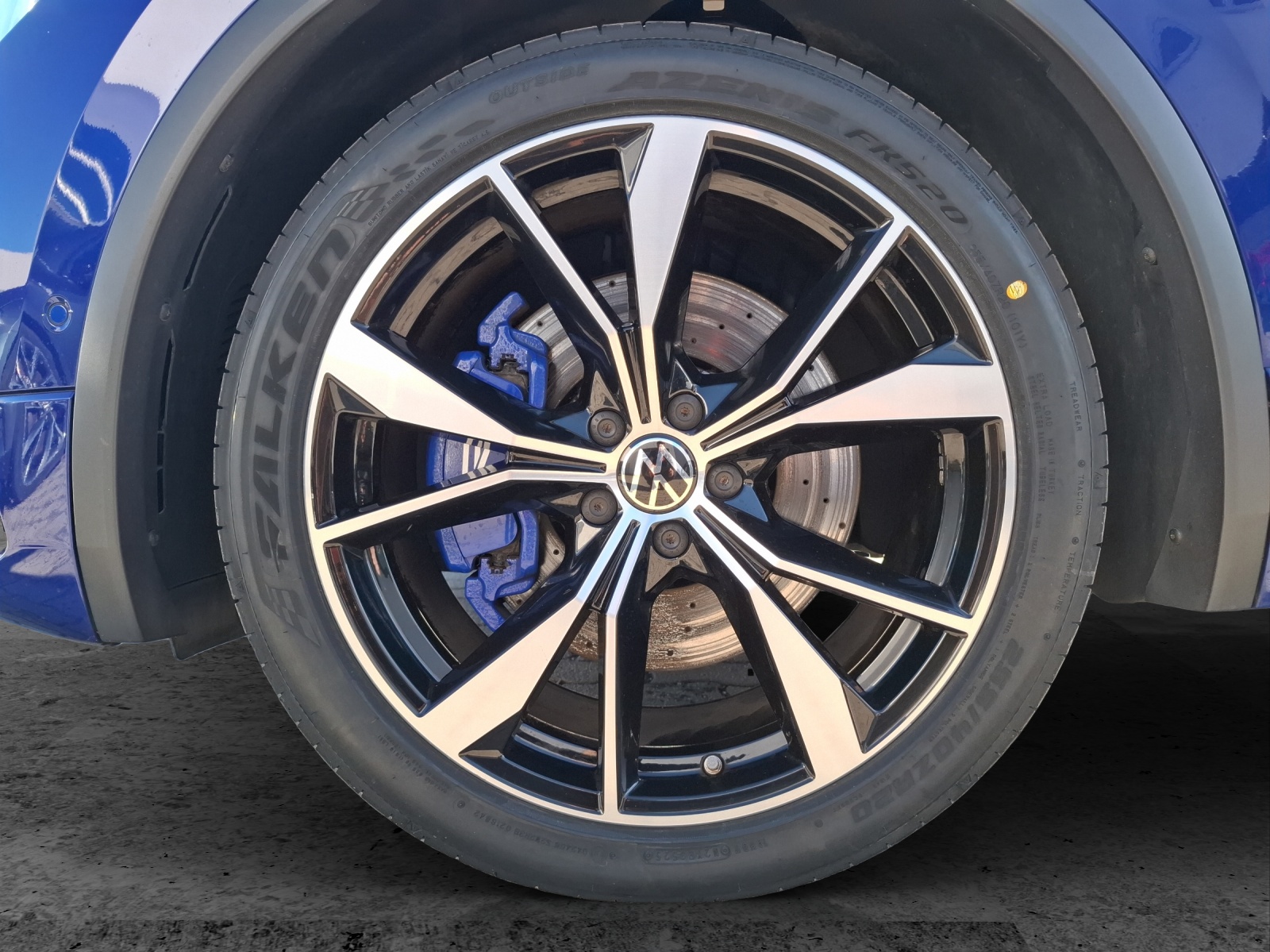 Fahrzeugabbildung Volkswagen Tiguan R DSG 4M Matrix AHK Navi AID ACC RFK SH 20