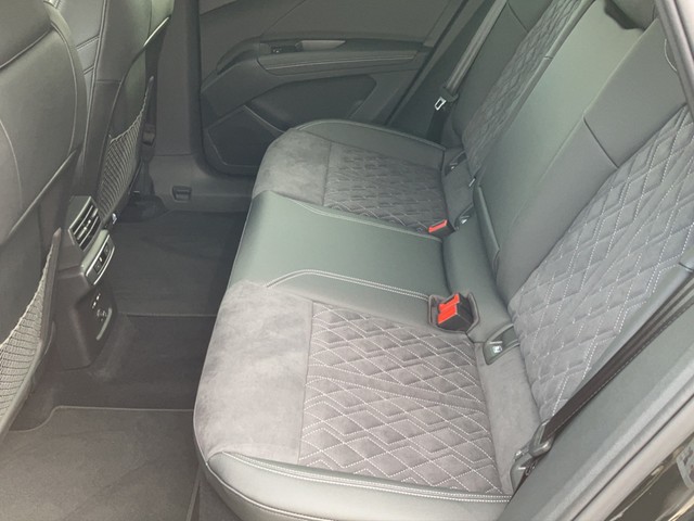Fahrzeugabbildung Audi Q4 e-tron Sportback 50 quattro S line AZV Matrix LED Navigation plus