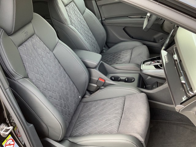 Fahrzeugabbildung Audi Q4 e-tron Sportback 50 quattro S line AZV Matrix LED Navigation plus