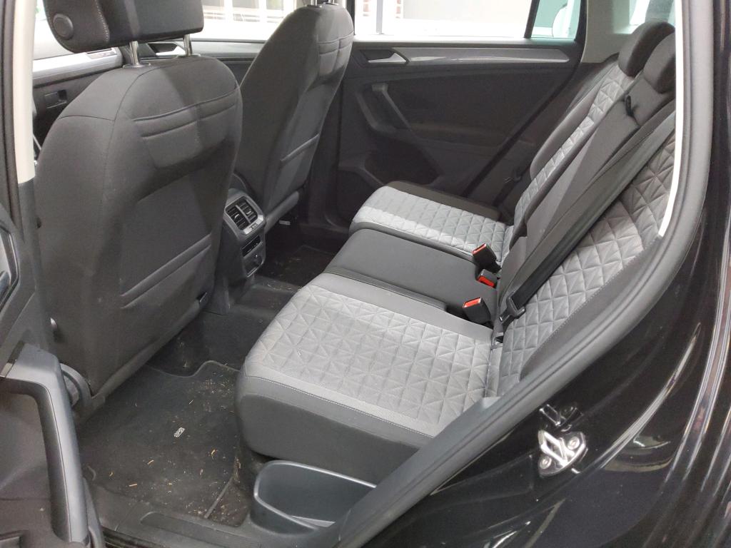 Fahrzeugabbildung Volkswagen Tiguan TSI Life DSG Matrix Navi ACC PDC SH