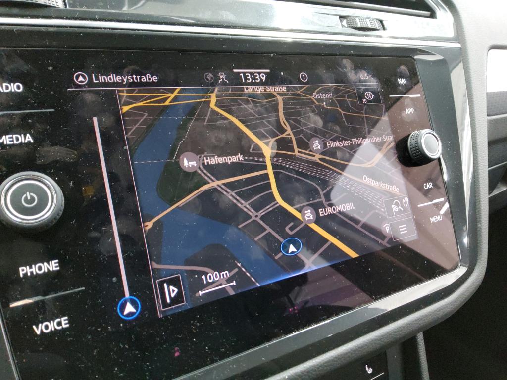 Fahrzeugabbildung Volkswagen Tiguan TSI Life DSG Matrix Navi ACC PDC SH