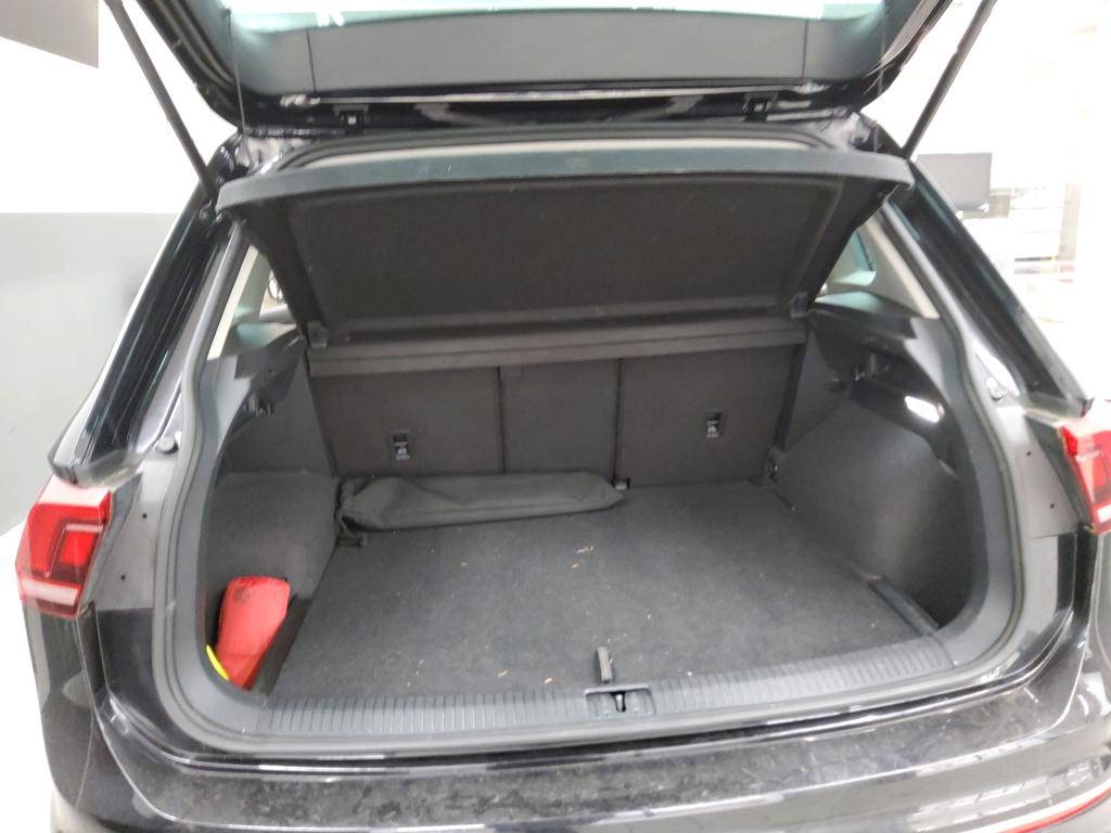 Fahrzeugabbildung Volkswagen Tiguan TSI Life DSG Matrix Navi ACC PDC SH